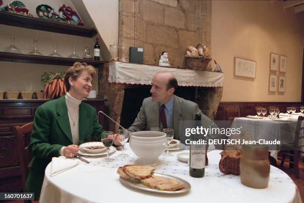 Rendezvous With Alain Juppe And His Wife Isabelle. 16 décembre 1996, le Premier Ministre Alain JUPPE et son épouse Isabelle à Bordeaux. Le couple...