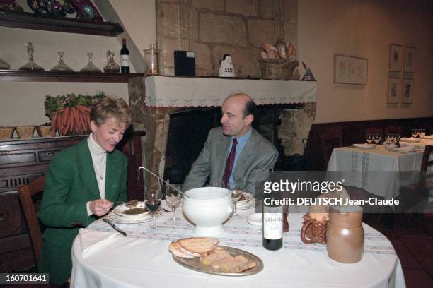 Rendezvous With Alain Juppe And His Wife Isabelle. 16 décembre 1996, le Premier Ministre Alain JUPPE et son épouse Isabelle à Bordeaux. Le couple...