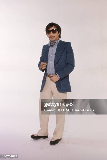 Men's Fashion. France- Paris - 1973- Les pionniers du prêt-à-porter masculin qui ont révolutionné la mode 'HOMME': QUASAR, d'origine vietnamienne,...