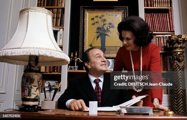 Rendezvous With Tino Rossi And His Wife Lilia At Home In Neuilly. Neuilly- décembre 1972- Portrait deTino ROSSI, assis à un bureau style Directoire,...