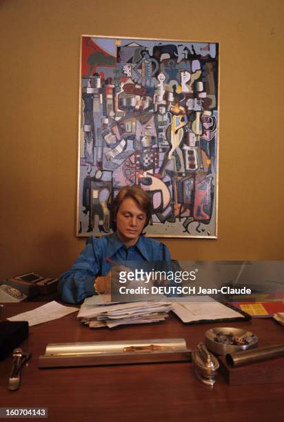 Close-up Of Claude Francois. France- décembre 1971- Claude FRANCOIS, chanteur français à la conquête des USA. Portrait du roi 'Clo-Clo', assis à son...