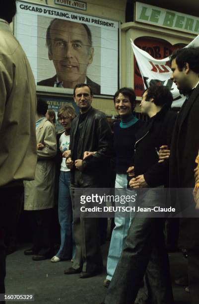 Demonstration Of The 1st Of May 1974 In Paris. Paris - 1er mai 1974 - Lors des manifestations, parmi un cortège de personnes se tenant par le bras,...