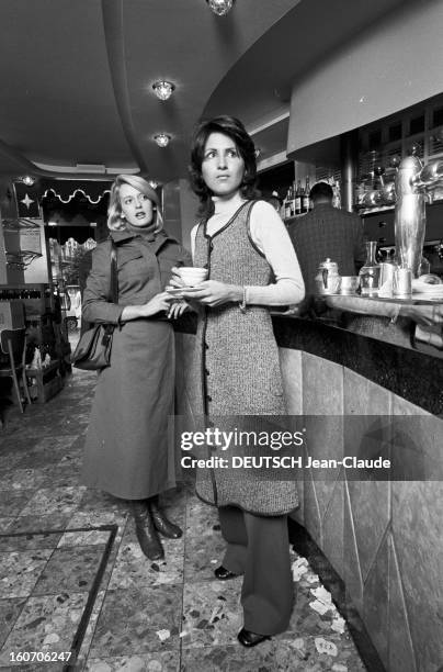 Fashion Shown At The Brewery 'the Stella'. En France, à Paris, le 02 octobre 1970, des jeunes mannequins présentant la mode vestimentaire de l'année...