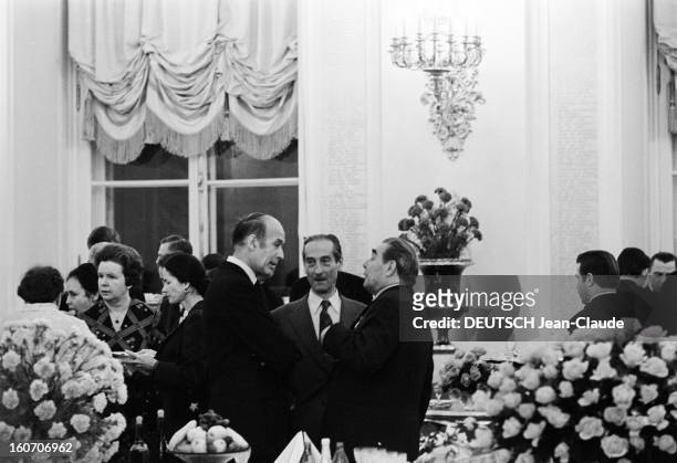 Official Visit Of President Valery Giscard D'estaing In The Ussr. En U.R.S.S, à Moscou, dans une salle de réception du palais du Kremlin, le...