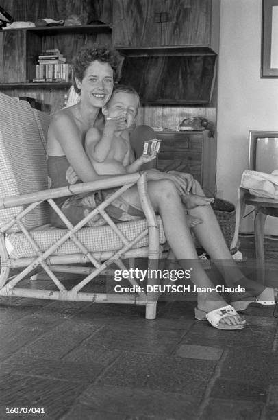 Shooting Of The Film 'good Bye Emmanuelle' By Francois Leterrier With Sylvia Kristel. Les Seychelles- 30 Avril 1977- Lors du tournage du troisième...