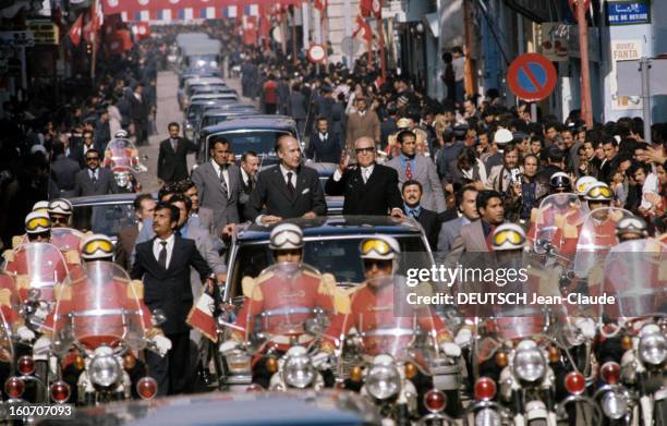 Official Visit Of President Valery Giscard D'estaing In Tunisia. En novembre 1975, précédés d'un peloton de motards, en tête d'un convoi, debout côte...
