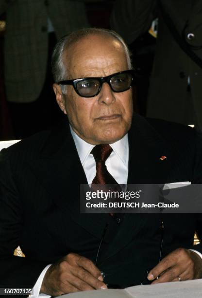 Official Visit Of President Valery Giscard D'estaing In Tunisia. En novembre 1975, portrait du président Habib BOURGUIBA, portant des lunettes de...