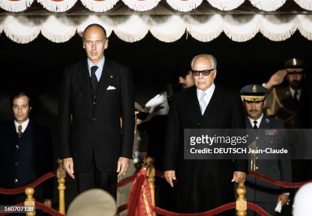 Official Visit Of President Valery Giscard D'estaing In Tunisia. En novembre 1975, devant des officiers, sur une tribune, à l'occasion de sa visite...