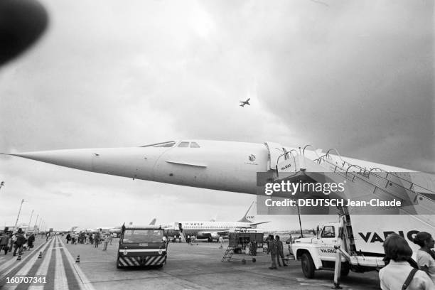 January 21st First Concorde Commercial Flight, Paris - Dakar - Rio De Janeiro. Sur un aéroport, vue latérale du nez de l'avion supersonique CONCORDE,...