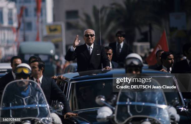 Official Visit Of Michel Poniatowski In Tunisia. En mars 1976, à l'occasion du vingtième anniversaire de l'indépendance de la Tunisie, précédé d'un...