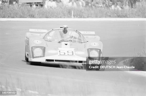 The 1000 Kms Of Nurburgring 1971. En Allemagne, sur le circuit du Nürburgring, la voiture FERRARI numéro 59, de l'écurie GELO RACING, de face,...