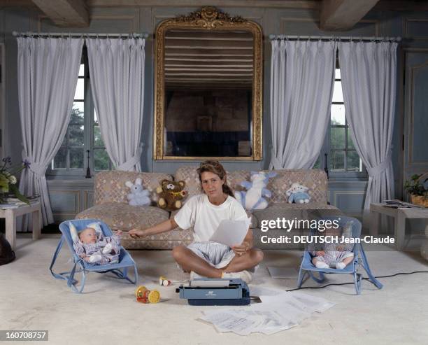 Rendezvous With Catherine Pironi And Her Test-tube Twins. Rambouillet- juin 1988- Portrait de Catherine PIRONI, mère des jumeaux Didier et Gilles,...