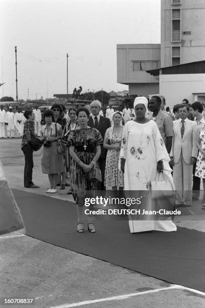 Official Visit Of Valery Giscard D'estaing In Guinea. Guinée, décembre 1978. Anne-Aymone GISCARD D'ESTAING et Mme SEKOU TOURE lors de la Cérémonie...