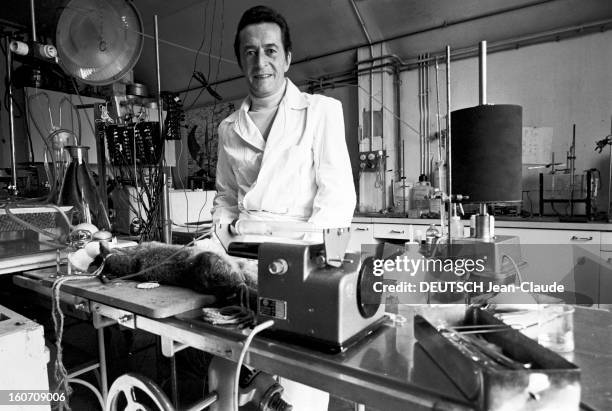 Dr Henri Laborit. Le docteur français, Henri LABORIT, reçoit le prix américain ' Albert Lasker', pour l' invention de l'anesthésie moderne. .