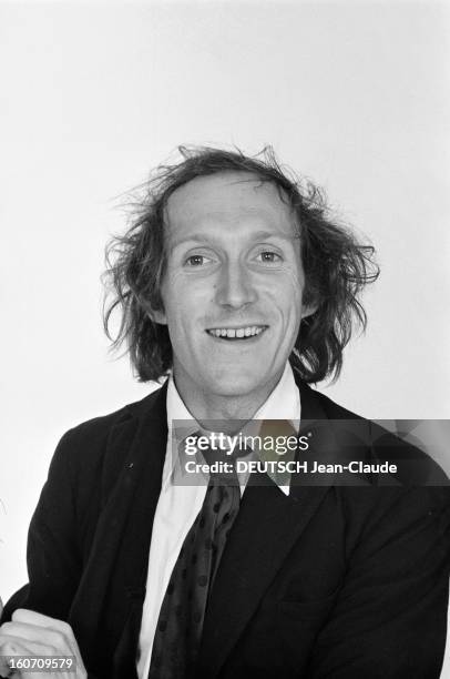 Rufus Poses In Studio. 13 octobre 1971- A l'occasion de la scène de théâtre 'Auguste, Auguste, Auguste' réalisé par Philippe ADRIEN, portrait de...