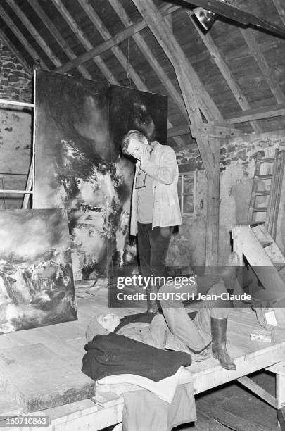 Geraldine Chaplin During The Shooting Of The Film 'L'adoption' Directed By Marc Grunebaum. En Lozère, à Nasbinals, en avril 1978, lors du tournage du...