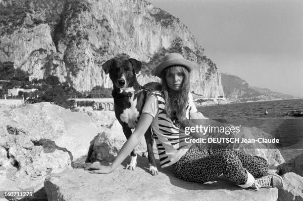 Caroline De Bendern Lives In Monte Carlo. A Monaco, à Monte-Carlo, en extérieur, Caroline DE BENDERN, 'La Marianne de 68' du célèbre cliché de...