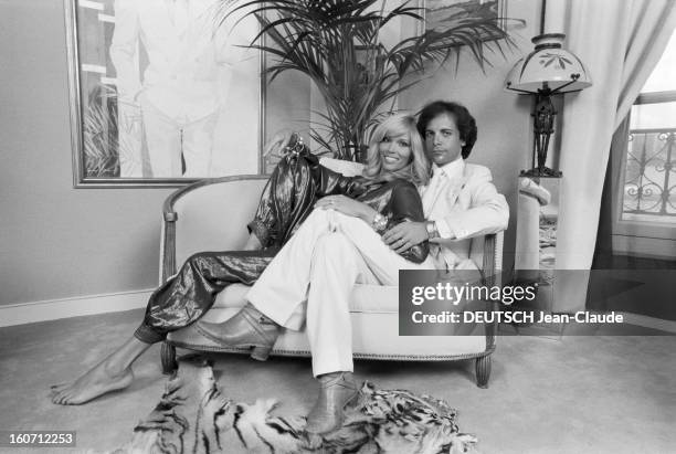 Rendezvous With Alain-philippe Malagnac And His Wife Amanda Lear. Paris - 25 mai 1979 - Dans leur appartement de l'avenue d'Iéna, portrait de...