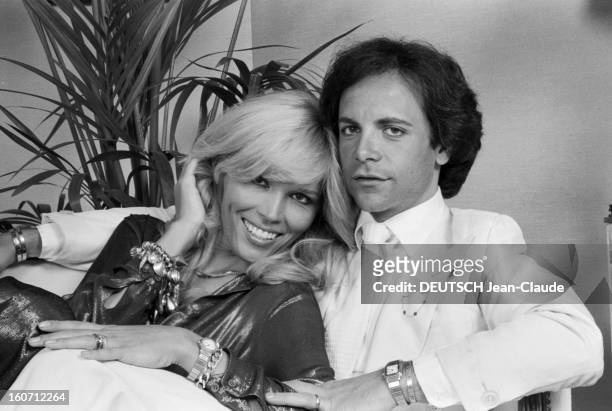 Rendezvous With Alain-philippe Malagnac And His Wife Amanda Lear. Paris - 25 mai 1979 - Dans leur appartement de l'avenue d'Iéna, portrait de...