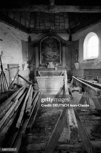 Disused Churches. Saint-Martin - 16 septembre 1973 - L'intérieur délabré de la Chapelle des Lépreux.
