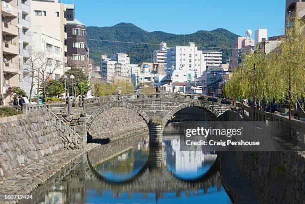 spectacles bridge reflected in nakashima river - bogenbrücke stock-fotos und bilder