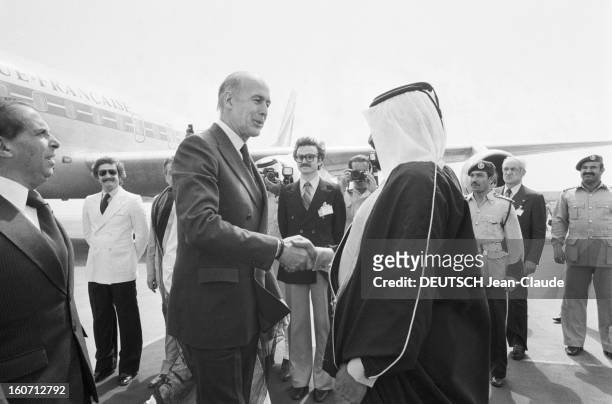 Official Visit Of Valery Giscard D'estaing In United Arab Emirates. Le 13 mars 1980, à Abu-Dhabi aux Émirats Arabes Unis, le Président de la...