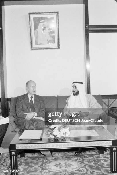 Official Visit Of Valery Giscard D'estaing In United Arab Emirates. Le 13 mars 1980, à Abu-Dhabi aux Émirats Arabes Unis, le Président de la...