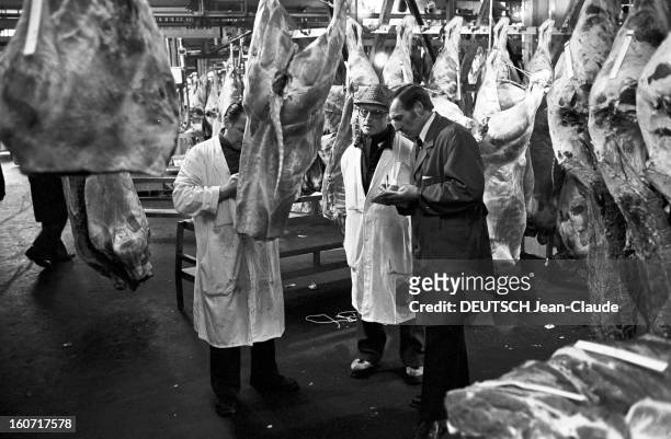 The Halls Of Rungis The Meat Market. Val-de-Marne, Rungis- 21 Avril 1975- Reportage sur les Halles de Rungis et son marché de la viande: un...