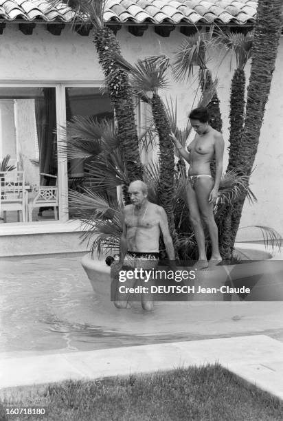 Eddie Barclay And His Future Sixth Wife At Home In Saint-tropez. France, Saint-Tropez, 10 juin 1980, Eddie BARCLAY, éditeur et producteur de musique...