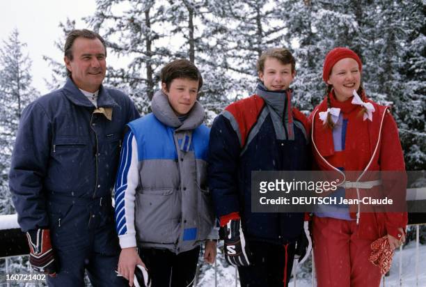 The Royal Family Of Denmark At Winter Sports. Février 1984- Portrait de la famille royale du Danemark aux sports d'hiver : le Prince HENRIK, la Reine...