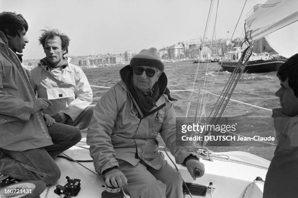 Gaston Defferre On His Boat Palynodie Vii. Le 10 avril 1980, l'homme politique et maire de Marseille, Gaston DEFFERRE, passionné de mer et de...