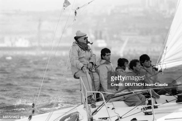 Gaston Defferre On His Boat Palynodie Vii. Le 10 avril 1980, l'homme politique et maire de Marseille, Gaston DEFFERRE, avec ses équipiers, naviguant...