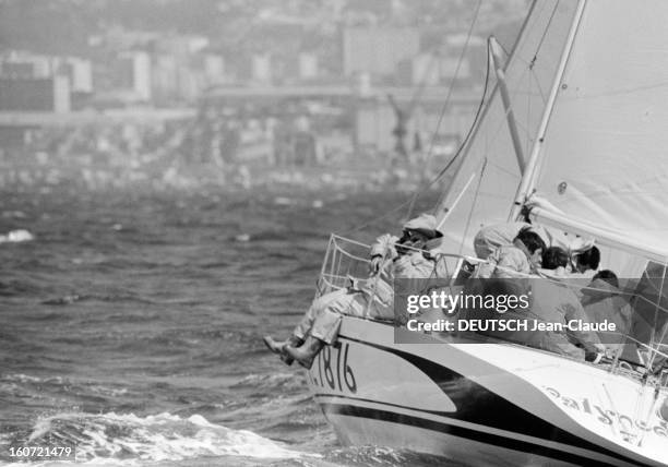 Gaston Defferre On His Boat Palynodie Vii. Le 10 avril 1980, l'homme politique et maire de Marseille, Gaston DEFFERRE, avec ses équipiers, navigant...