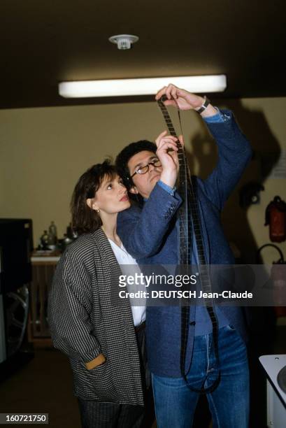 Close-up Of Claude Lelouch And Evelyne Bouix. En France, à Paris, en mars 1983, à l'occasion de la sortie du film 'Edith et Marcel', Claude LELOUCH,...