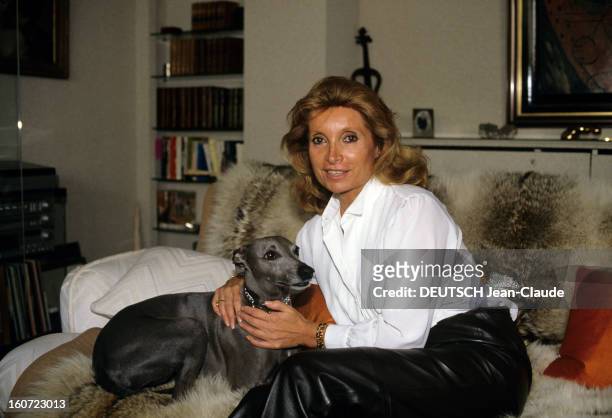 Rendezvous With Francoise Jacquillard. Juin 1984- Portrait de Françoise JACQUILLARD, seconde épouse de Louison BOBET posant sur le canap¿¿ en...