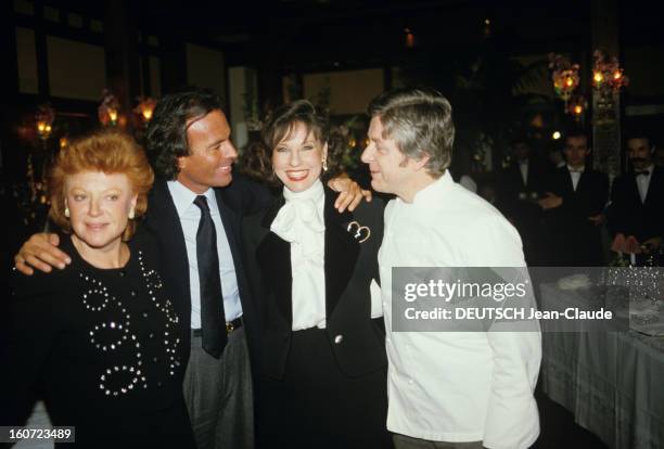 Rendezvous With Julio Iglesias In Paris. Paris- janvier 1985- Portrait de Julio IGLESIAS offrant au Rex un récital au bénéfice de SOS Drogue...