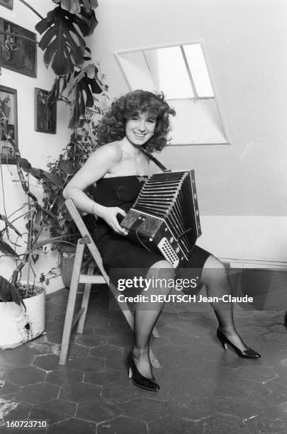 Veronique Genest, Actress. France, février 1981, Close-up avec Véronique GENEST, 22 ans, actrice qui succède à Catherine Hessling et Martine Carole...