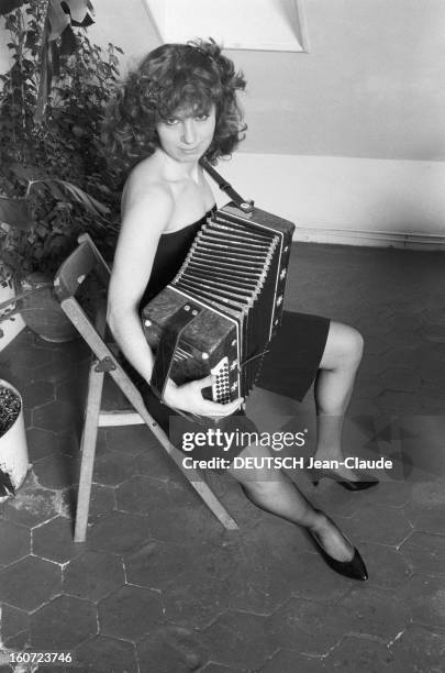 Veronique Genest, Actress. France, février 1981, Close-up avec Véronique GENEST, 22 ans, actrice qui succède à Catherine Hessling et Martine Carole...