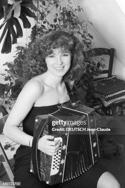 Veronique Genest, Actress. France, février 1981, Close-up avec Véronique GENEST, 22 ans, actrice qui succède à Catherine Hessling et Martine Carole...