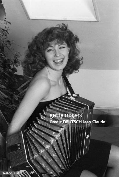 Veronique Genest, Actress. France, février 1981, Close-up avec Véronique GENEST, 22 ans, actrice qui succède à Catherine Hessling et Martine Carole...