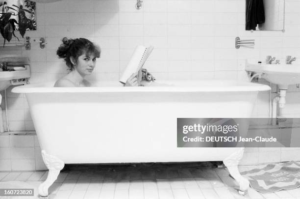 Veronique Genest, Actress. France, février 1981, Close-up avec Véronique GENEST, 22 ans, actrice qui succède à Catherine Hessling et Martine Carole...