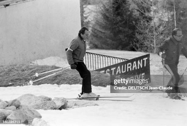 Michel Rocard On Holiday In Winter Sports In Arcs, Savoie. France, avril 1981, Michel ROCARD en vacances aux sports d'hiver aux Arcs. Cigare à la...