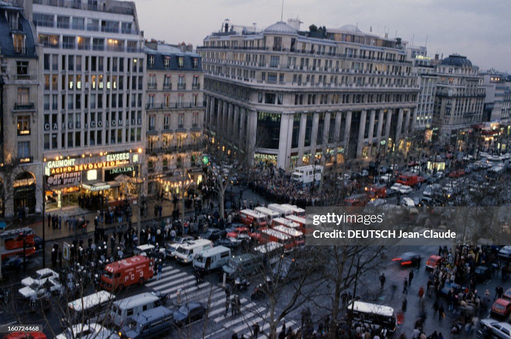 Bombing Attack In Point Show Gallery On The Champs-elysees