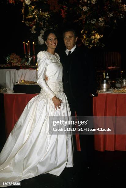 Marriage Of Isabelle Hanin With Jacques Djian. En France, le 2 novembre 1988, lors de son mariage avec Jacques DJIAN, portrait de Isabelle HANIN aux...