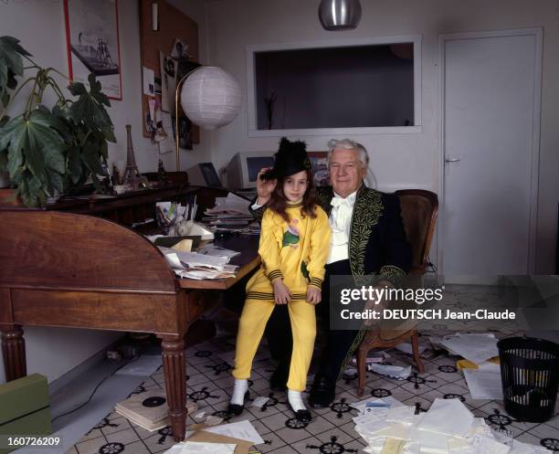 Peter Ustinov Elected At The Academy Of Fine Arts. Paris - 9 février 1989 - A l'occasion de son élection à l'Académie des Beaux-Arts, dans le bureau...