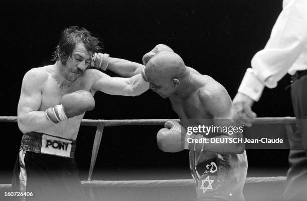 Boxing, Medium Weight, Benny Briscoe Beats Jean Mateo At The Pavillon De Paris. A Paris, dans la salle du pavillon de Paris, lors du match de boxe...