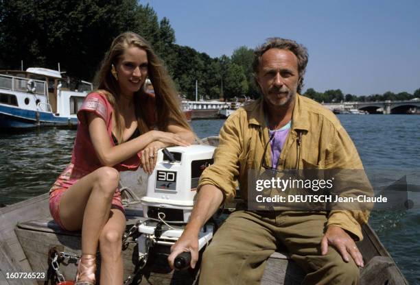 Rendezvous With Pierre Richard And His Companion Muriel Dubrulle. Paris - 16 juin 1989 - Dans une barque à moteur sur la Seine, portrait de Muriel...