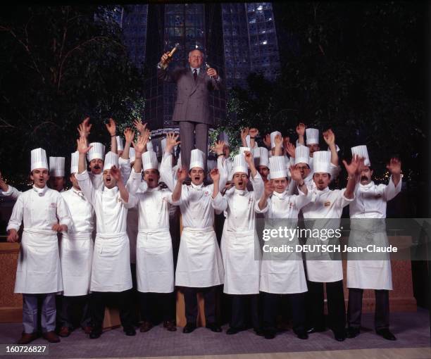 Jean-paul Bucher, Ceo Of Groupe Flo. Paris - 18 janvier 1990 - Sous la coupole du magasin PRINTEMPS où il a ouvert sa nouvelle brasserie, portrait de...