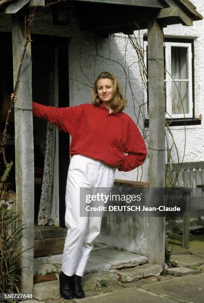 Rendezvous With The Princess Katya Galitzine. Angleterre, Surrey- Octobre 1991- Chea elle, dans la maison de ses parents, le Prince George GALITZINE...