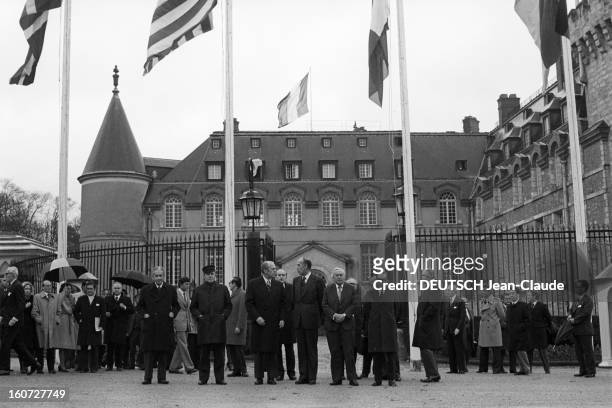 First Summit Of Developed Countries In Rambouillet. Rambouillet - 17 novembre 1975 --- Conférence des Six sur la relance économique. Paru Pm 1383.